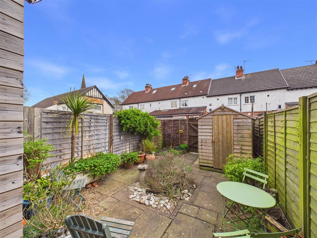 Property photo 3 of 10 Outside