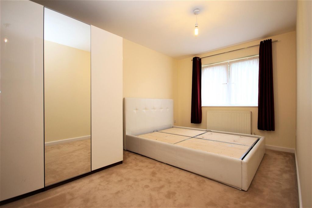 Property photo 3 of 18 Bed 1 (2).Jpg