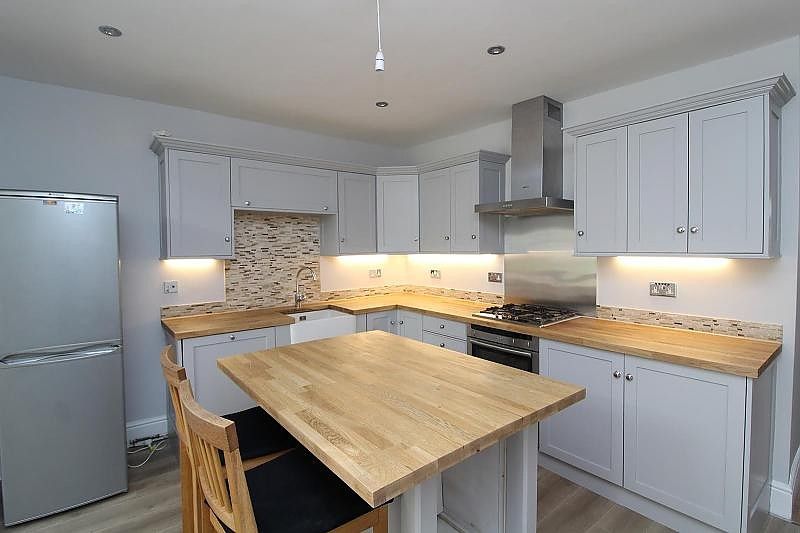 Property photo 3 of 16 Kitchen