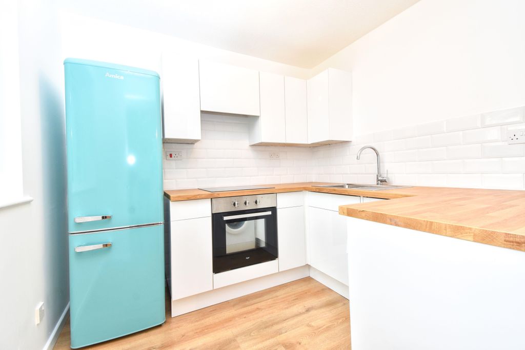 Property photo 3 of 6 Kitchen