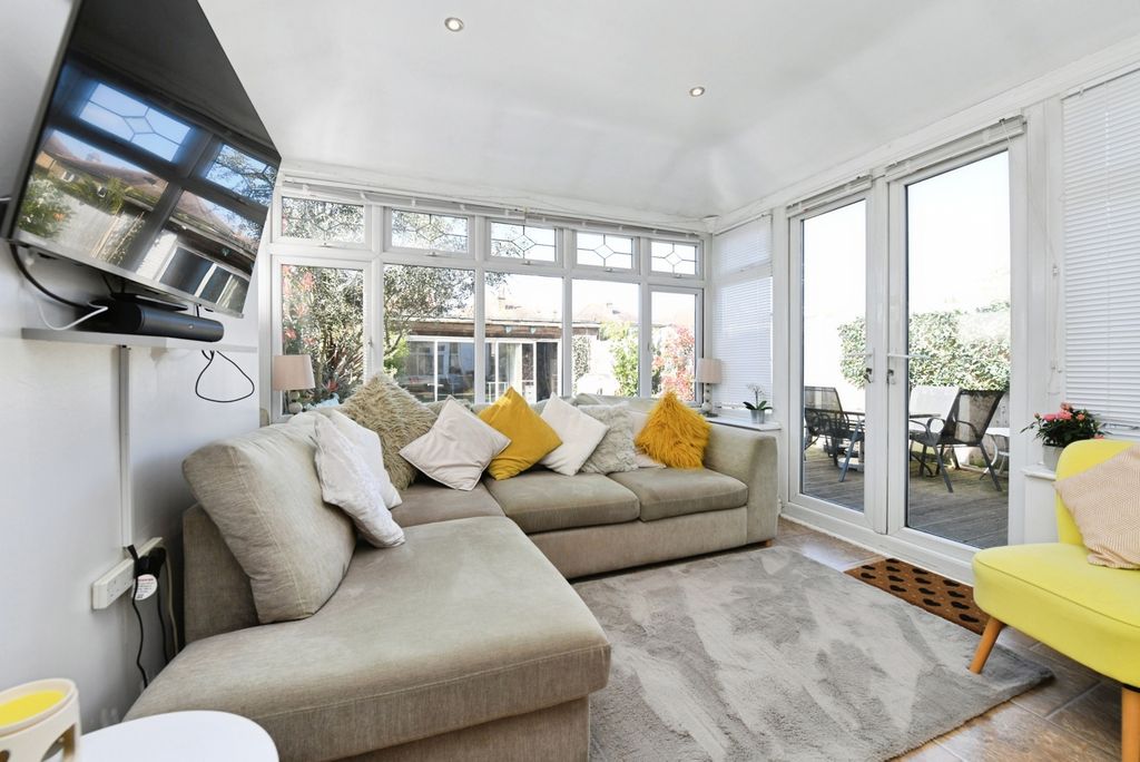 Property photo 3 of 21 Sitting Room