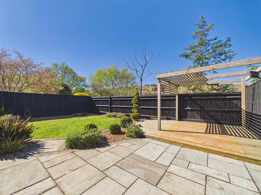 Property photo 2 of 20