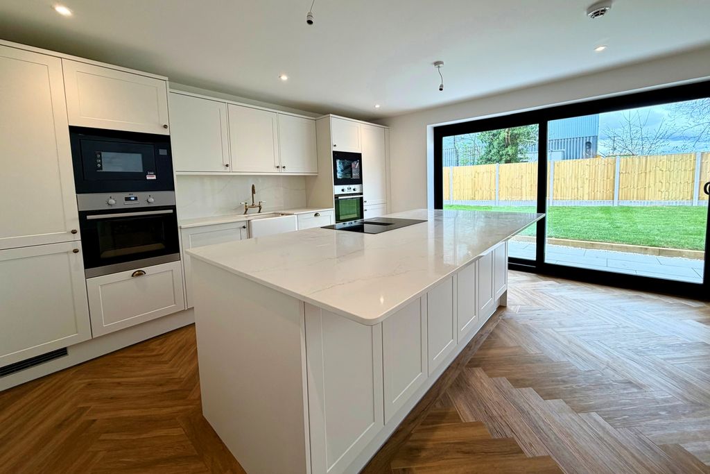 Property photo 3 of 18 Photo 4