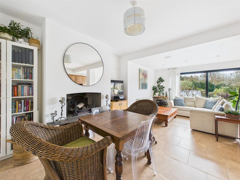 Property photo 3 of 27 Cam02295G0-Pr0388-Still004.Jpg