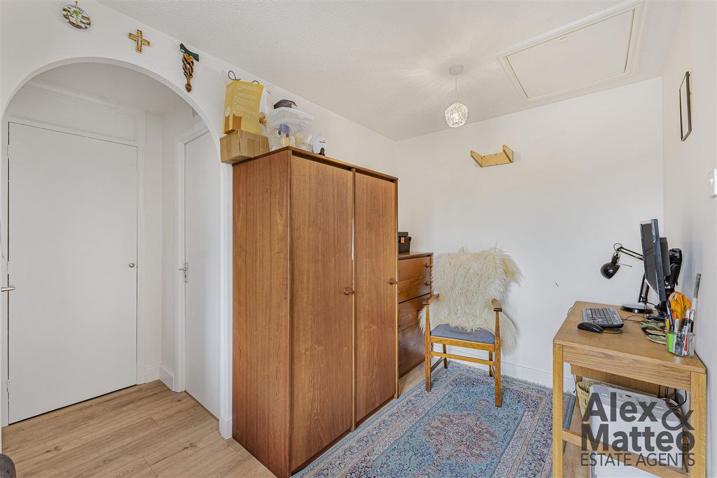 Property photo 3 of 12 Carew Court