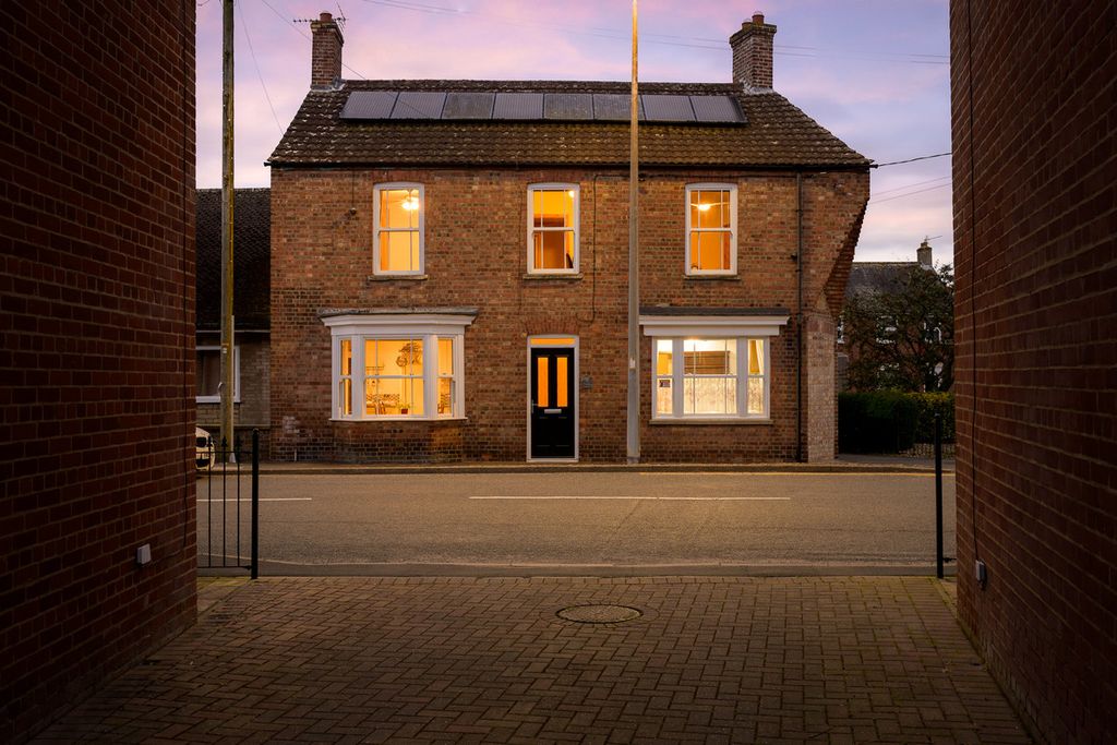 Property photo 1 of 46