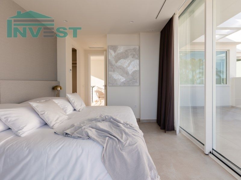 Property photo 3 of 42