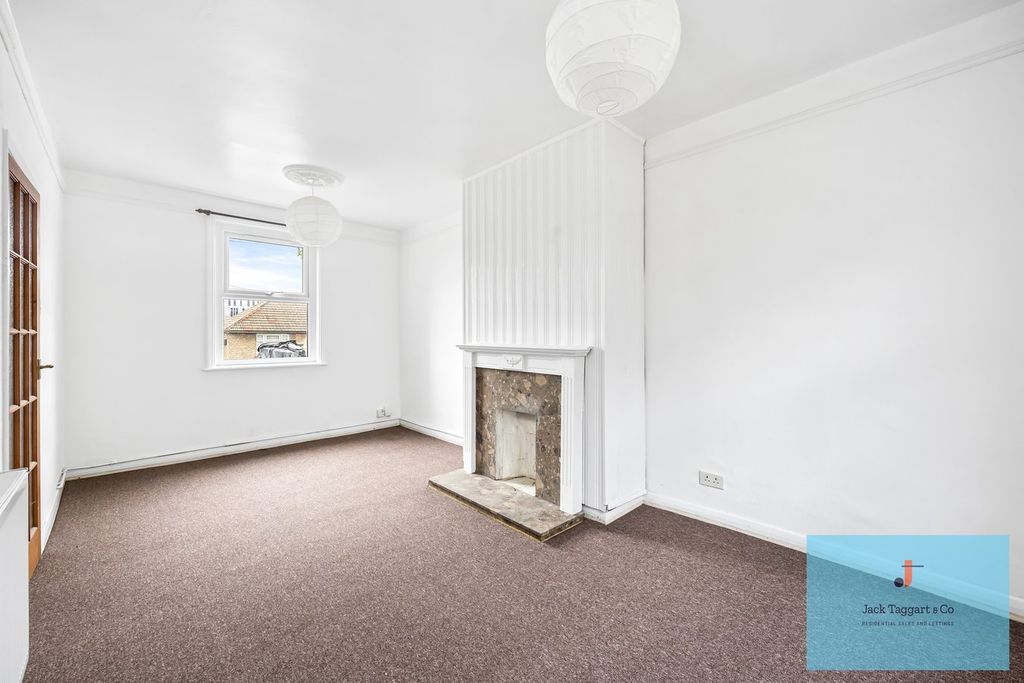 Property photo 3 of 17