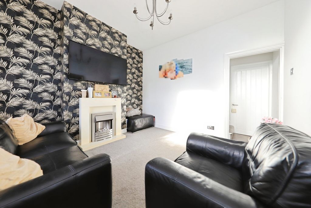 Property photo 2 of 17 Photo