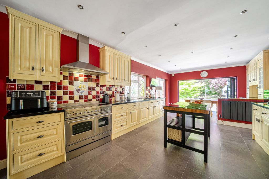 Property photo 2 of 18