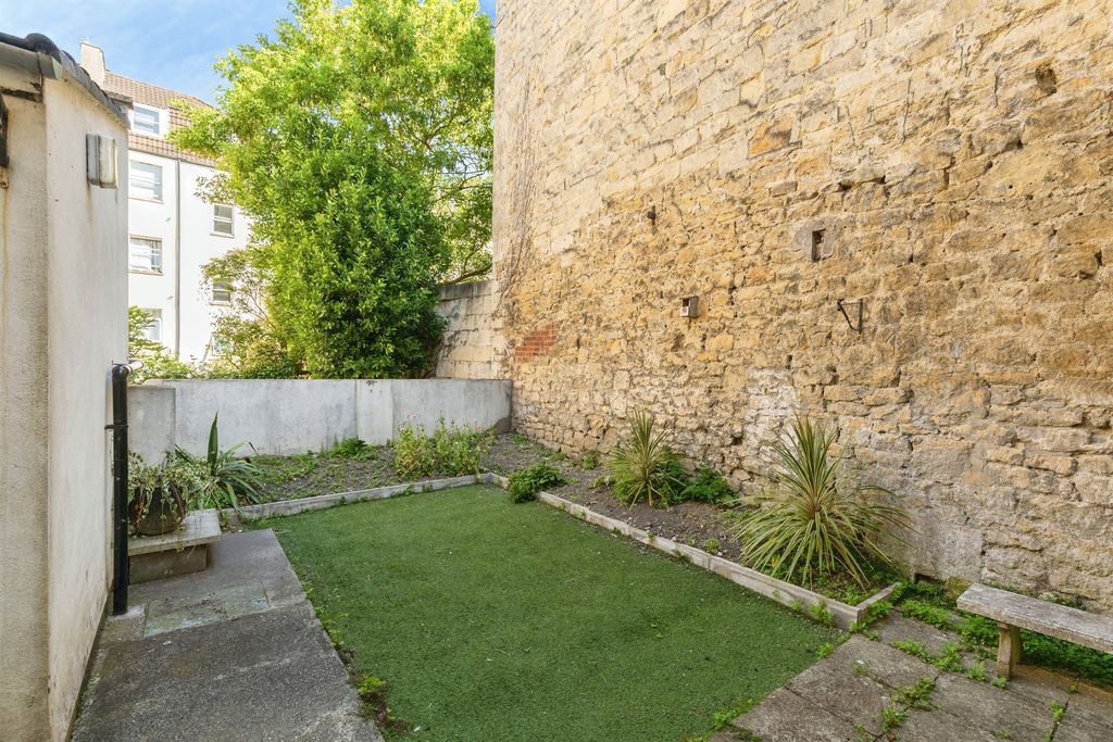 Property photo 2 of 14
