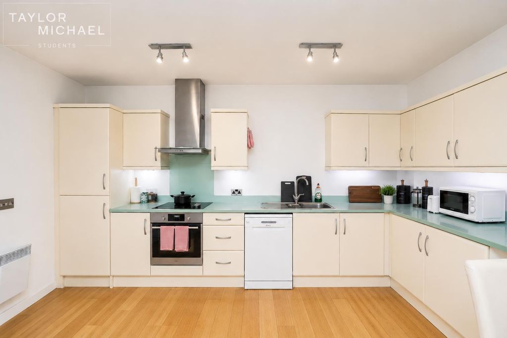 Property photo 1 of 11 Kitchen