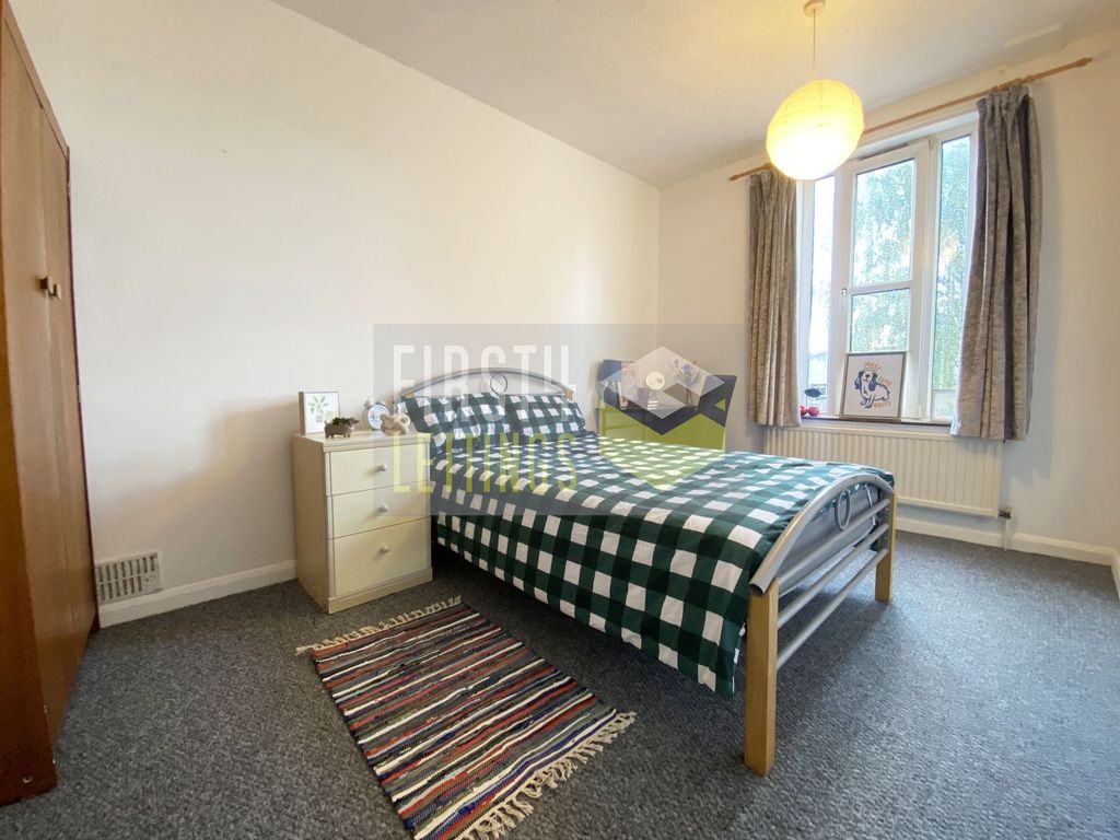 Property photo 1 of 14 Photo 7