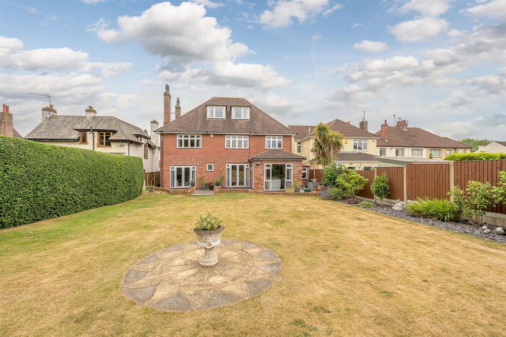 Property photo 2 of 43