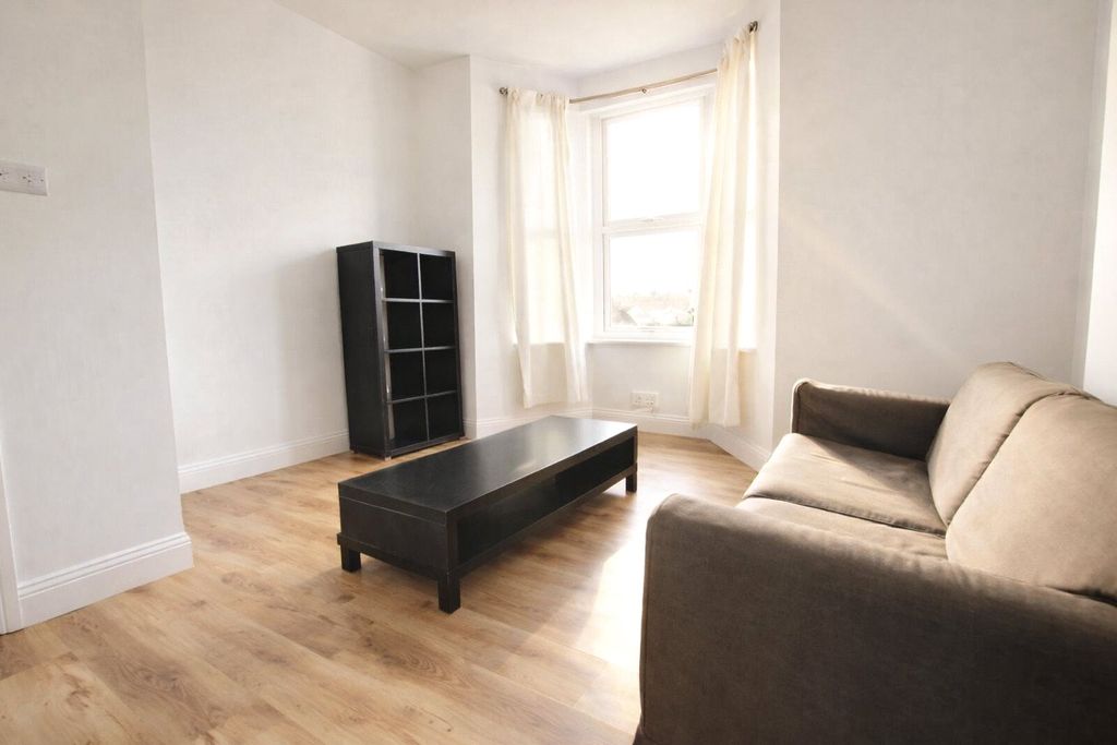 Property photo 3 of 5 Picture No. 15