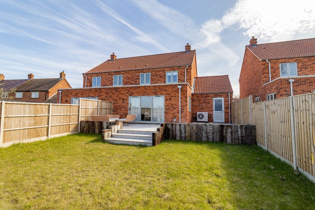 Property photo 2 of 32 5070701
