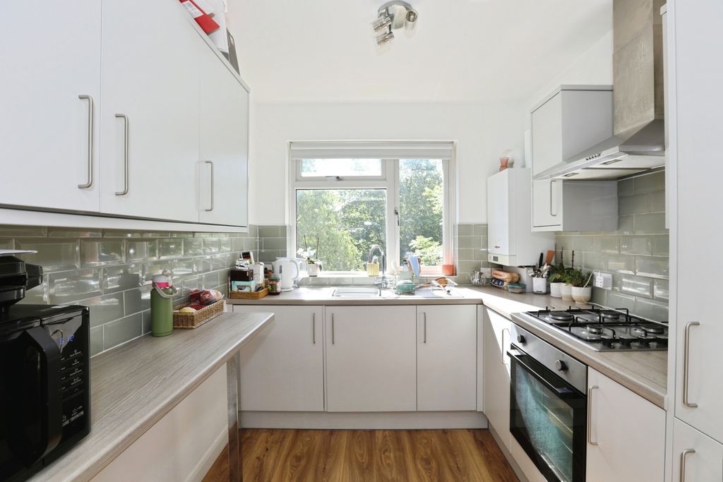 Property photo 2 of 11 Kitchen
