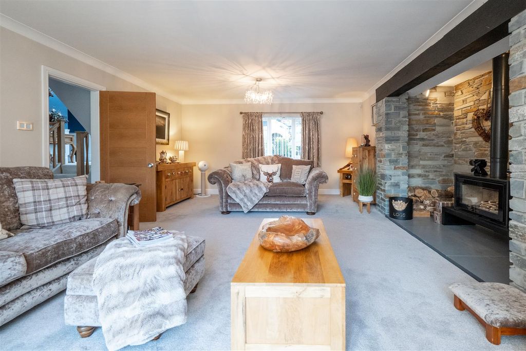 Property photo 3 of 31 Dunstan Lane (12).Jpg