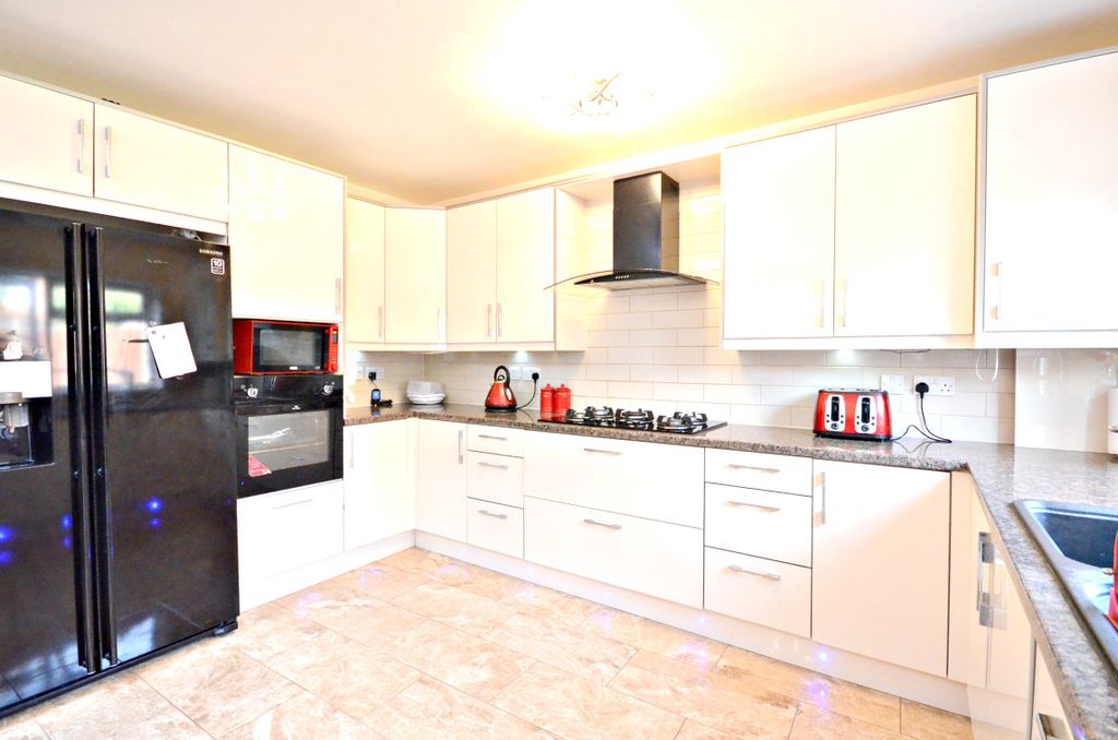 Property photo 3 of 16 Kitchen.Jpg