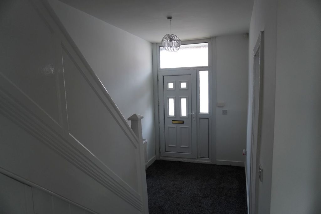 Property photo 2 of 27