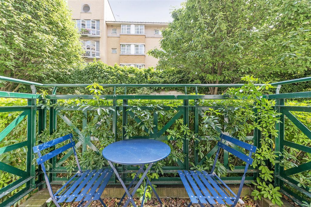 Property photo 2 of 7 Balcony