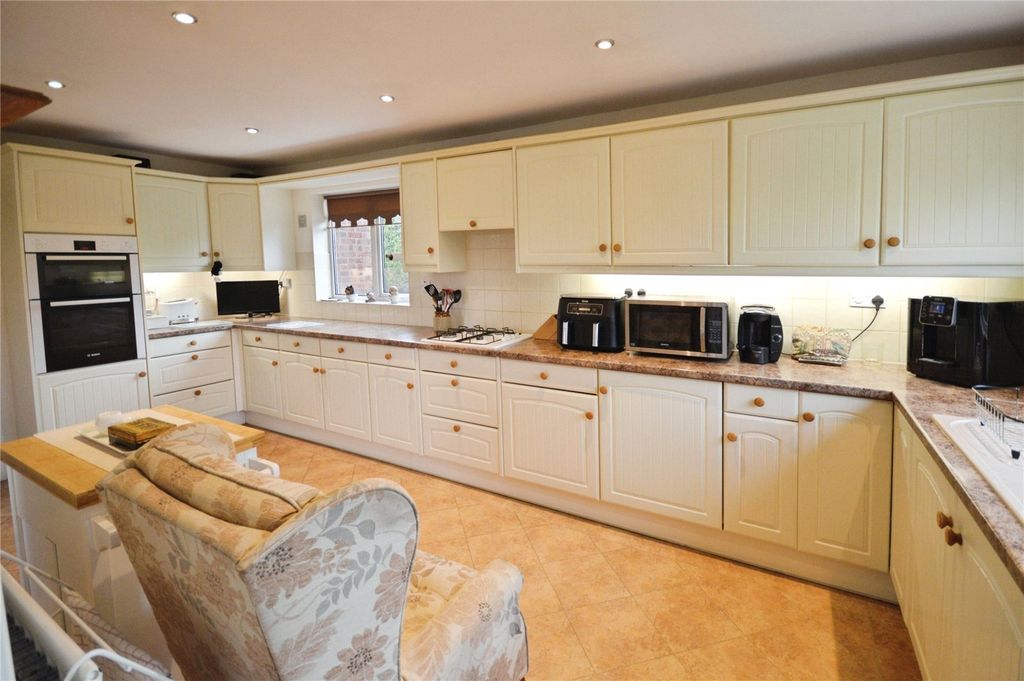 Property photo 2 of 26 Kitchen