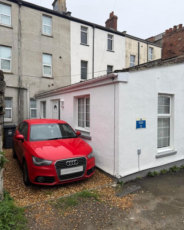 Property photo 1 of 7