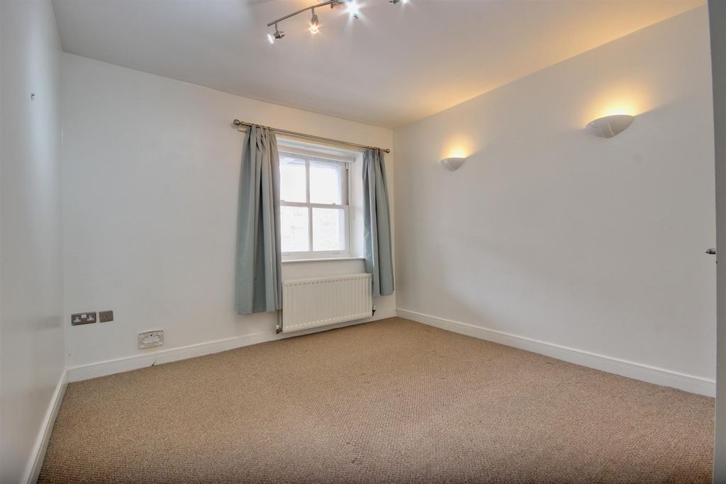 2 bed flat for saleTrinity Lane, Beverley HU17 photo 5