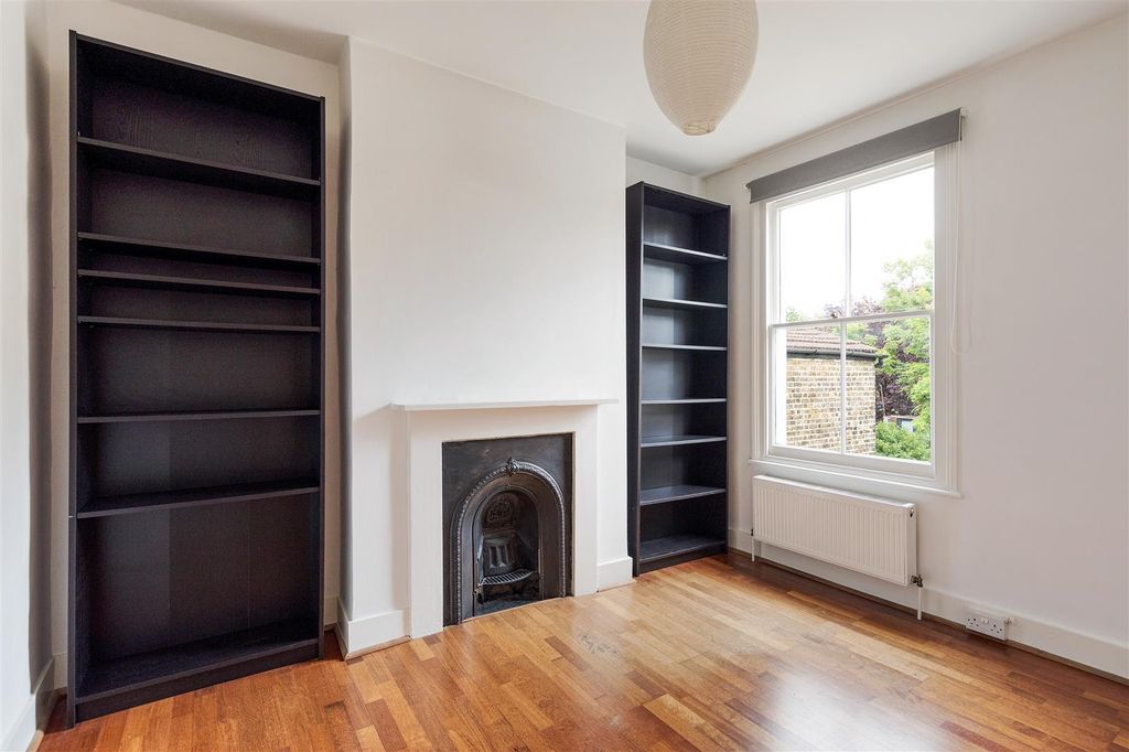 Property photo 2 of 29 Stainforth Road, E17