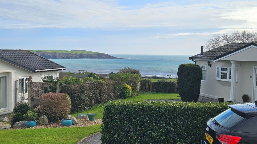 Property photo 2 of 28