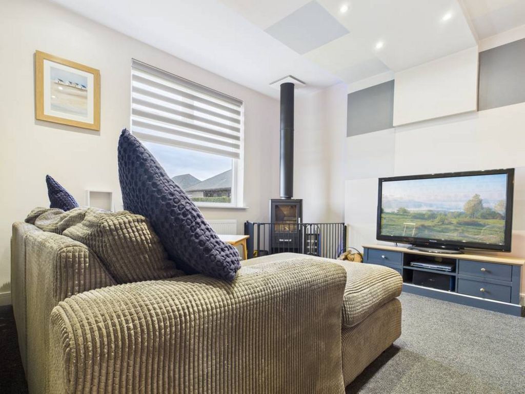 Property photo 2 of 33