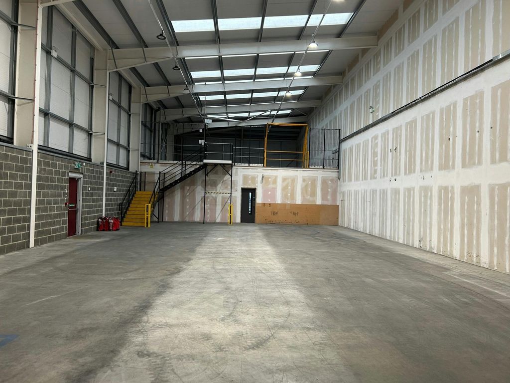 Property photo 2 of 7 Warehouse