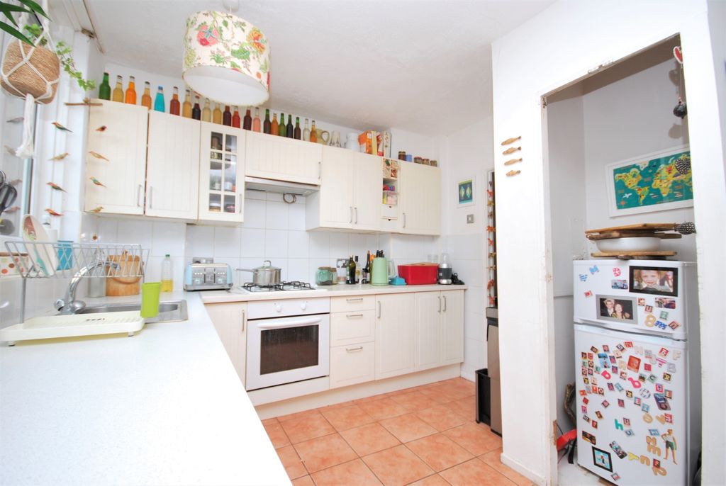 Property photo 2 of 8 Kitchen