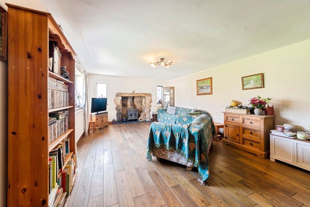 Property photo 2 of 20