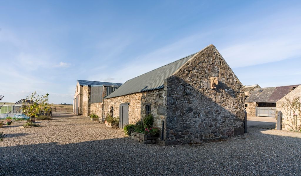 Property photo 2 of 36