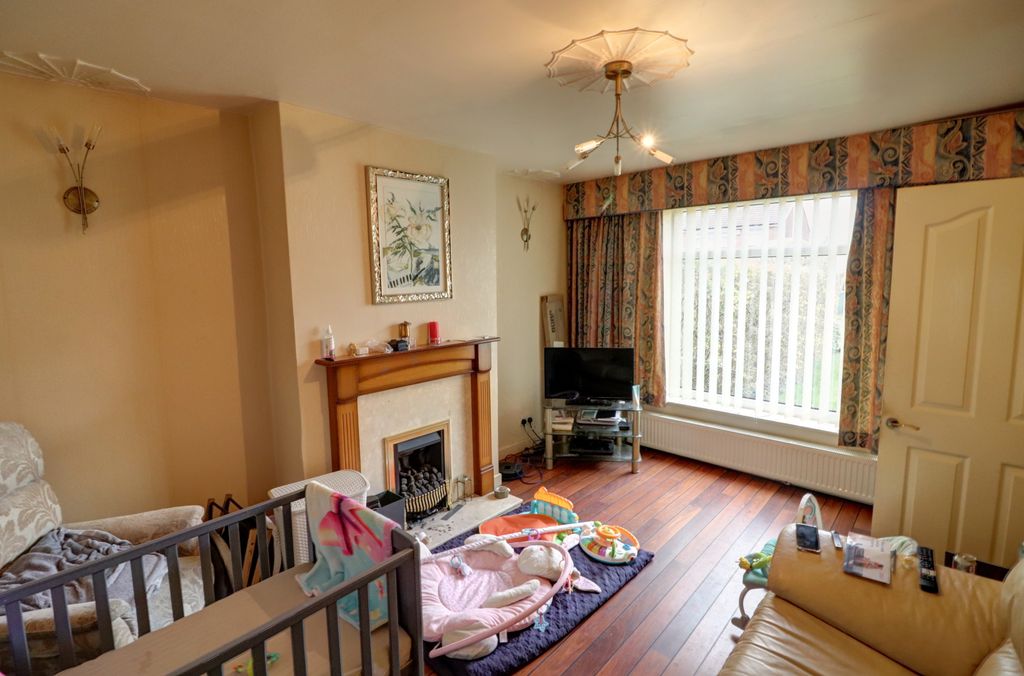 Property photo 2 of 12 Lounge