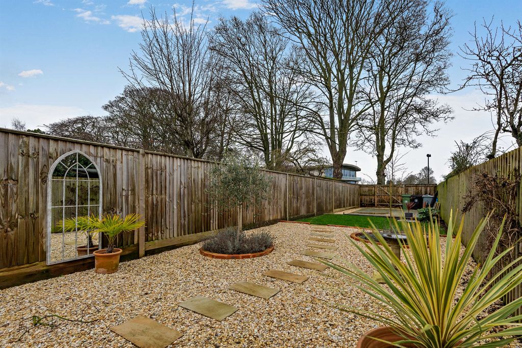 Property photo 3 of 20