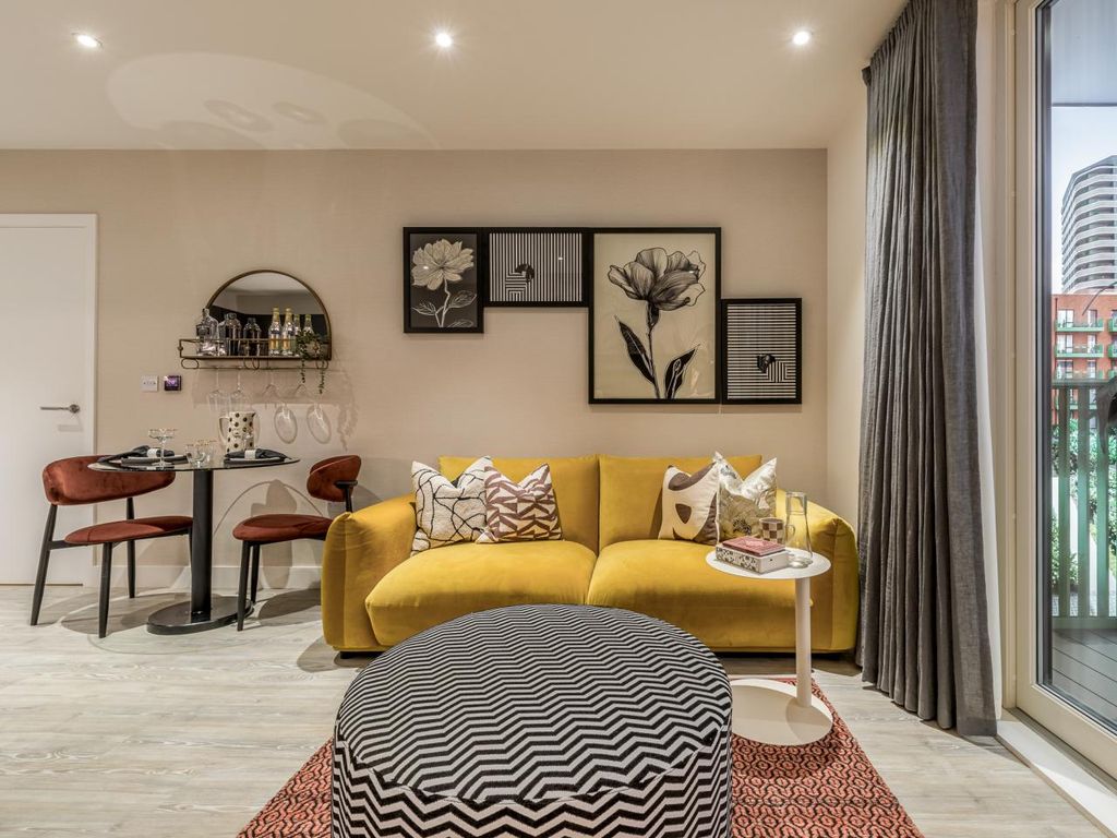 Property photo 1 of 13 The Empire, Apartment 922