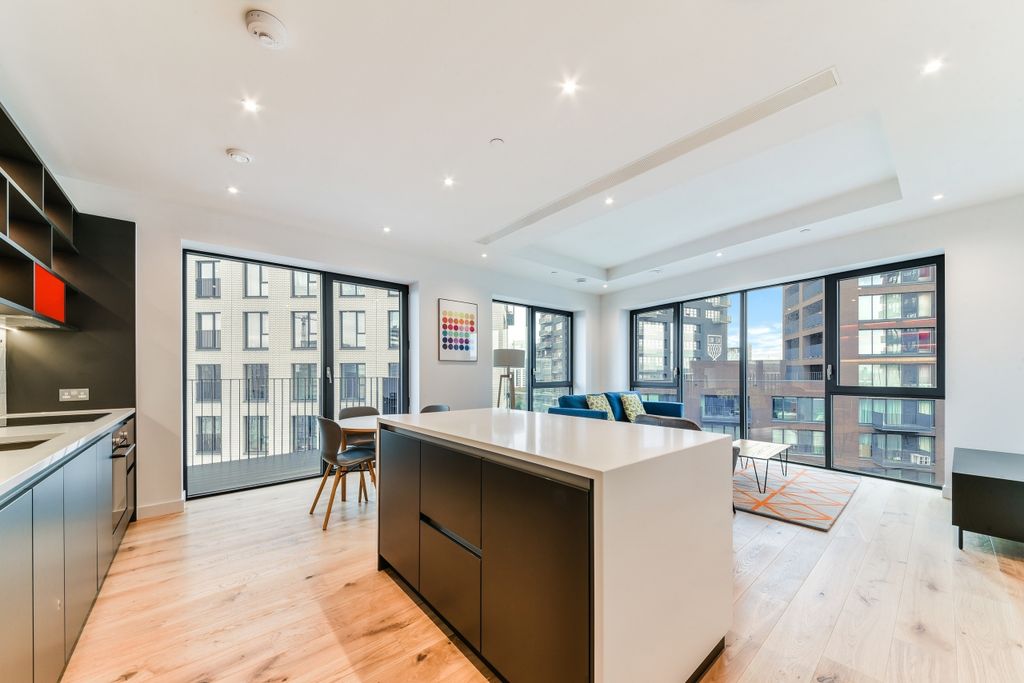 Property photo 3 of 8 Kitchen