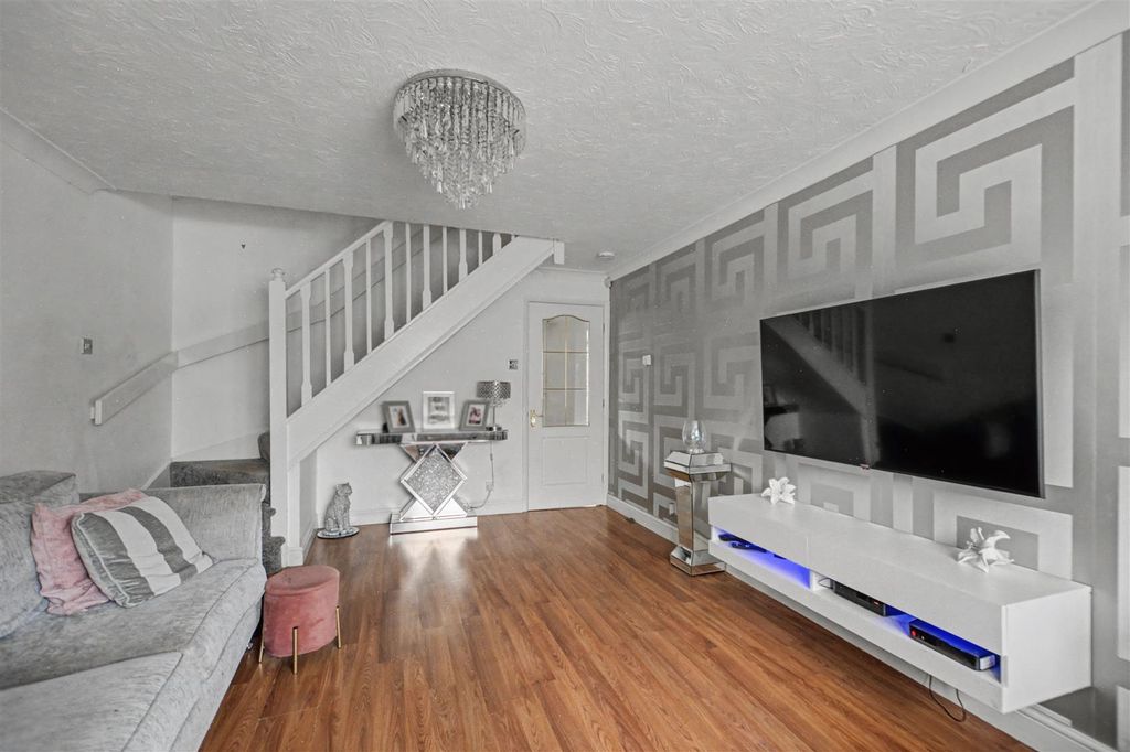 Property photo 2 of 21 Lounge