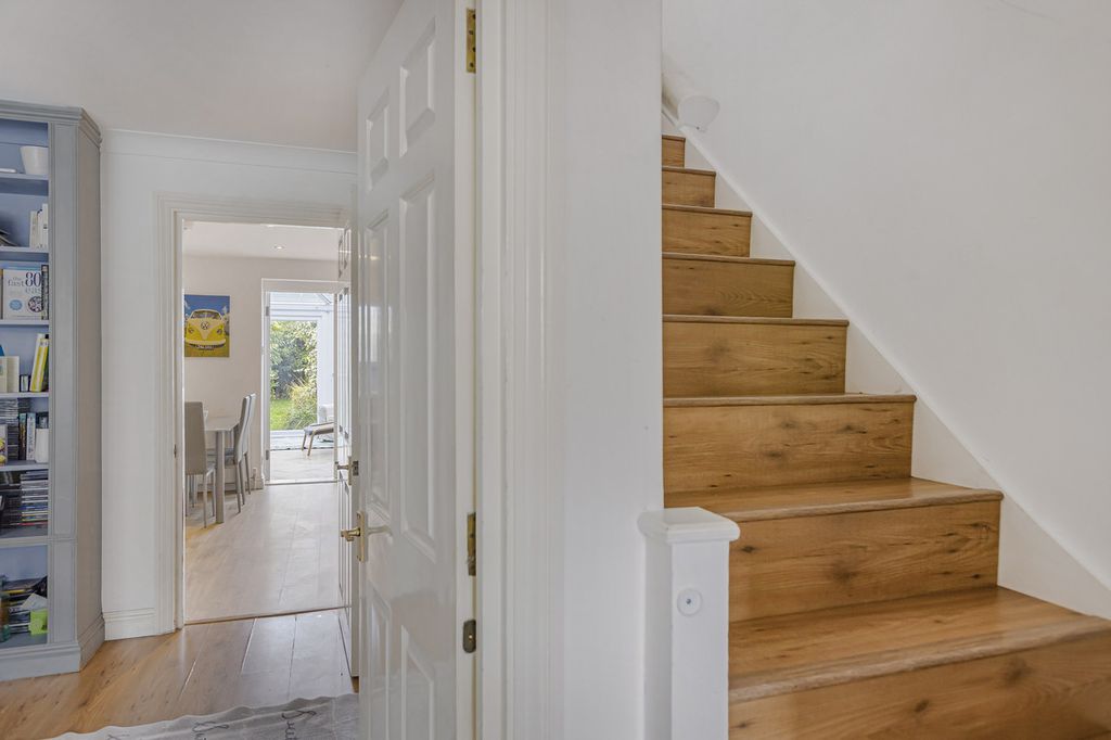 Property photo 2 of 26