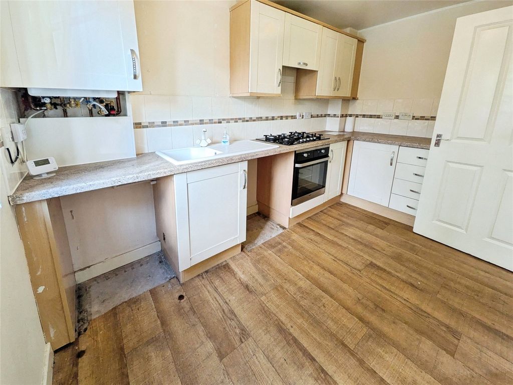 Property photo 3 of 10 Kitchen