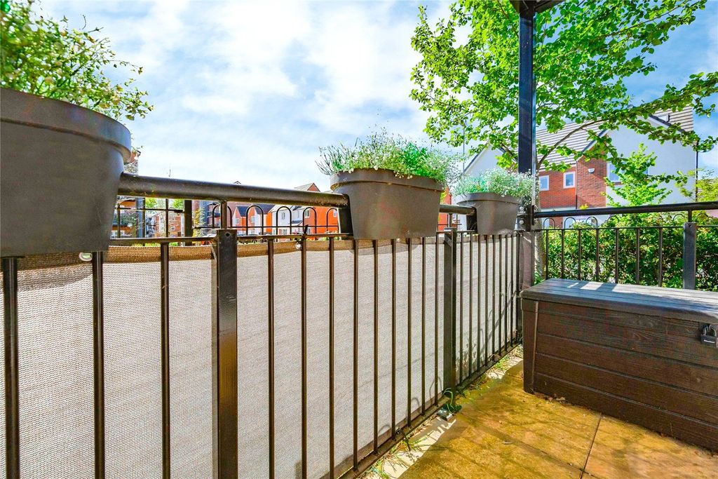 Additional image 6 of 2 bed flat for saleDukeminster Road, Dunstable, Bedfordshire LU5