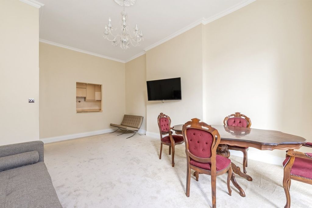 Property photo 1 of 8 4