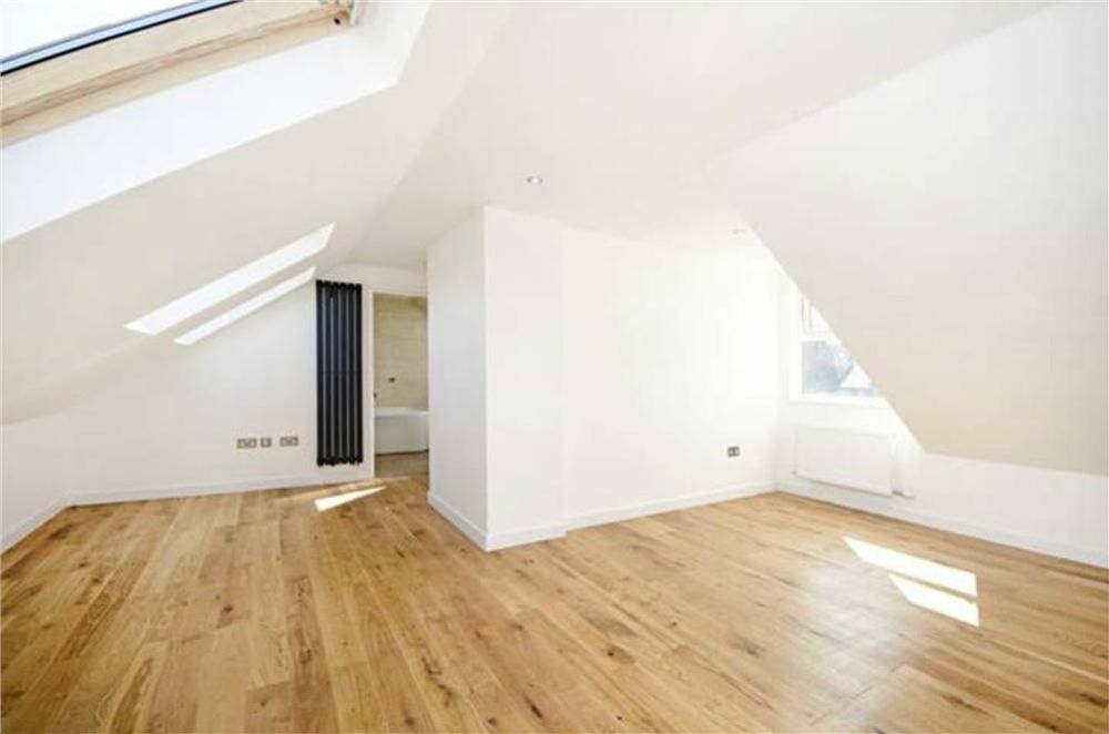 Property photo 2 of 6 Bedroom
