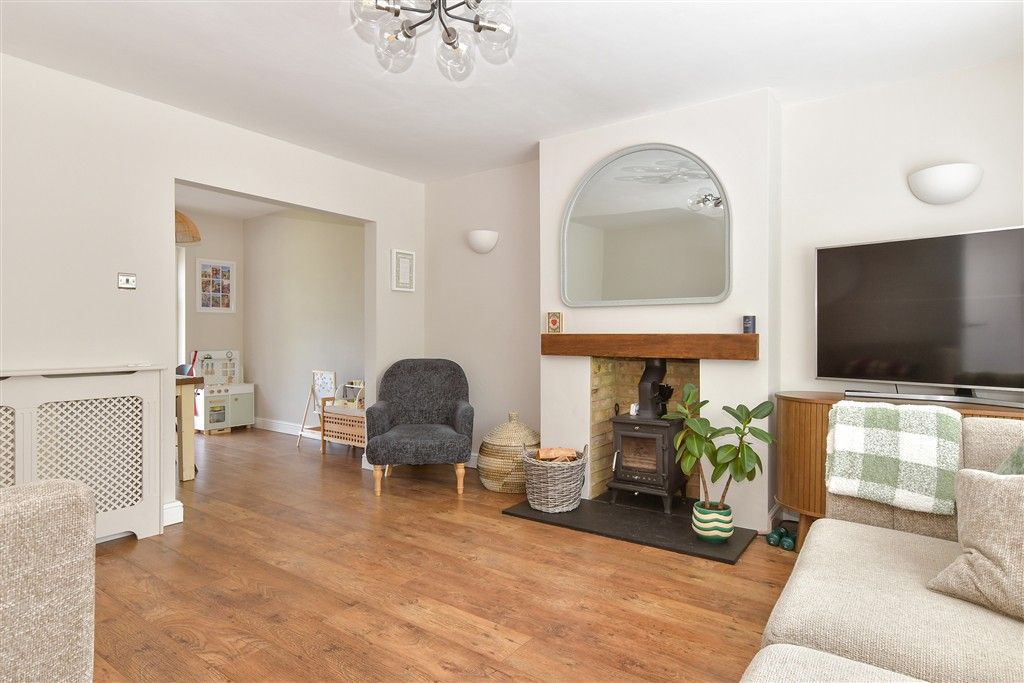 Property photo 3 of 13 Lounge