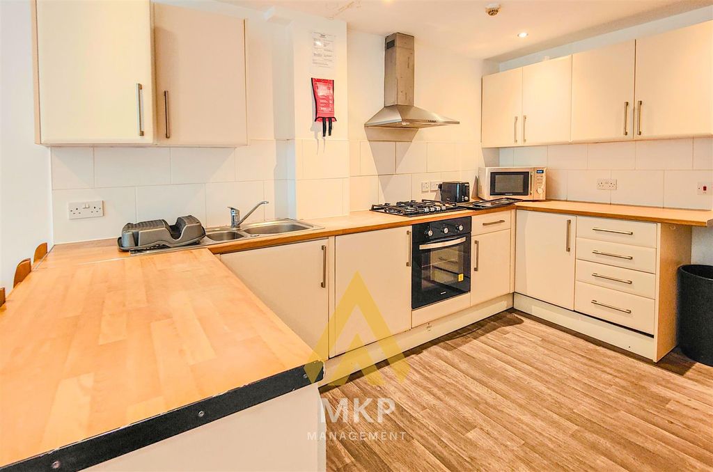 Property photo 1 of 13 9.Png