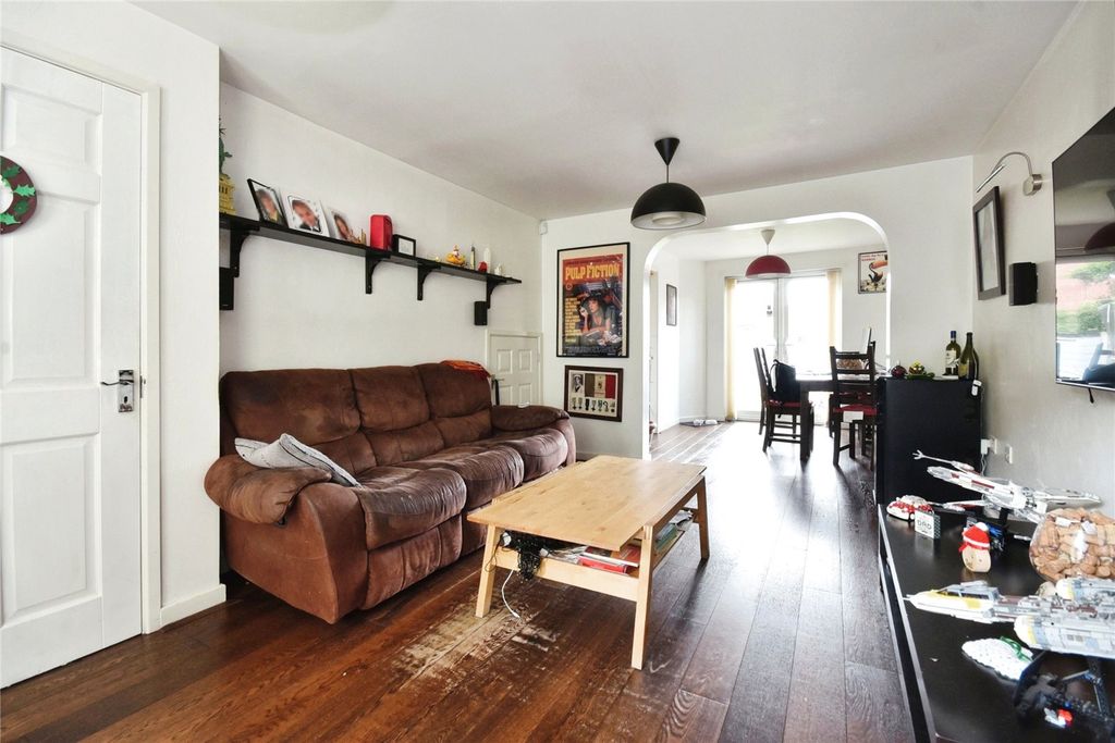Property photo 2 of 16 Lounge