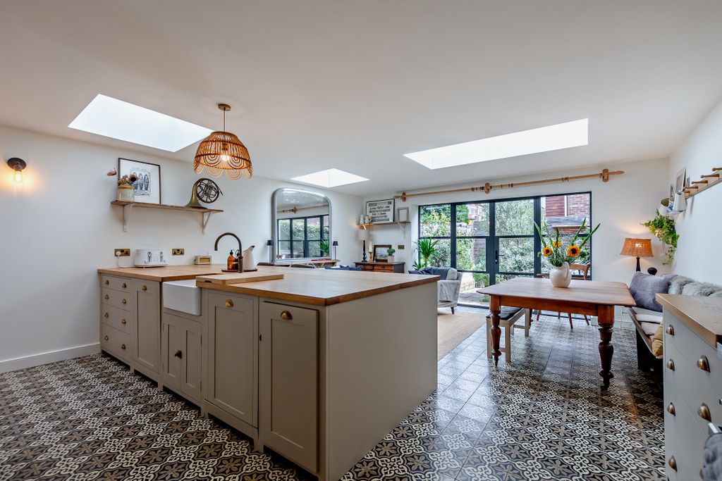 Property photo 2 of 21 Kitchen/Dining