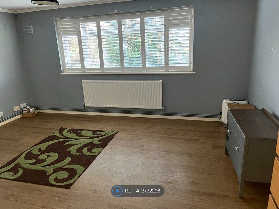 Property photo 2 of 8 Living Room